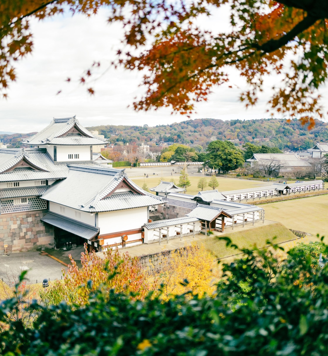 從東京、關西、北海道到九州，無論你想泡溫泉、衝主題樂園、逛復古市集，KKday 上千行程一次幫你安排好。