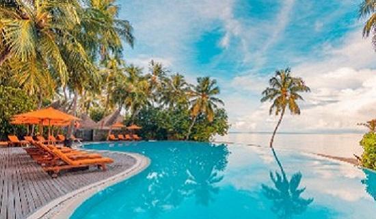 八大訂房網最高現折18%。Richart卡享最高3.3%回饋